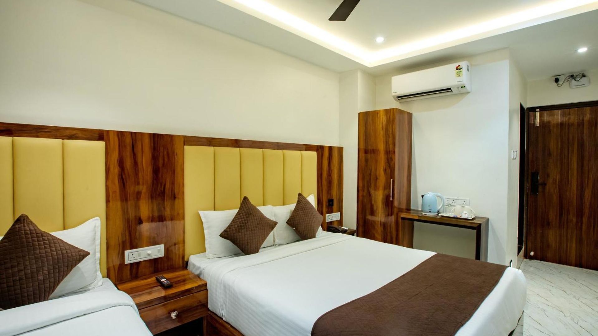 Brown Luxury Near Us Consulate Bkc 3*