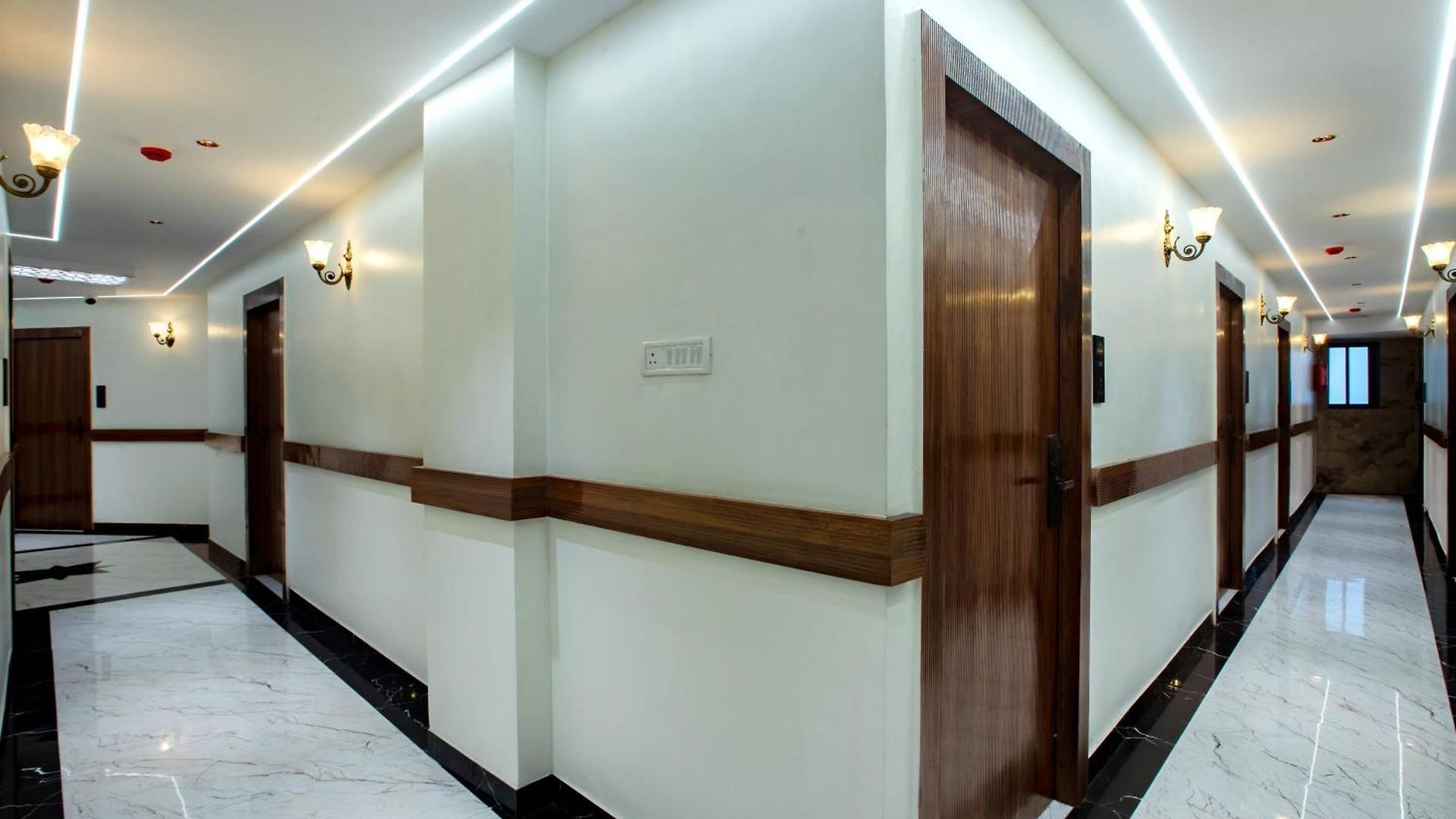 Brown Luxury Near Us Consulate Bkc Mumbai