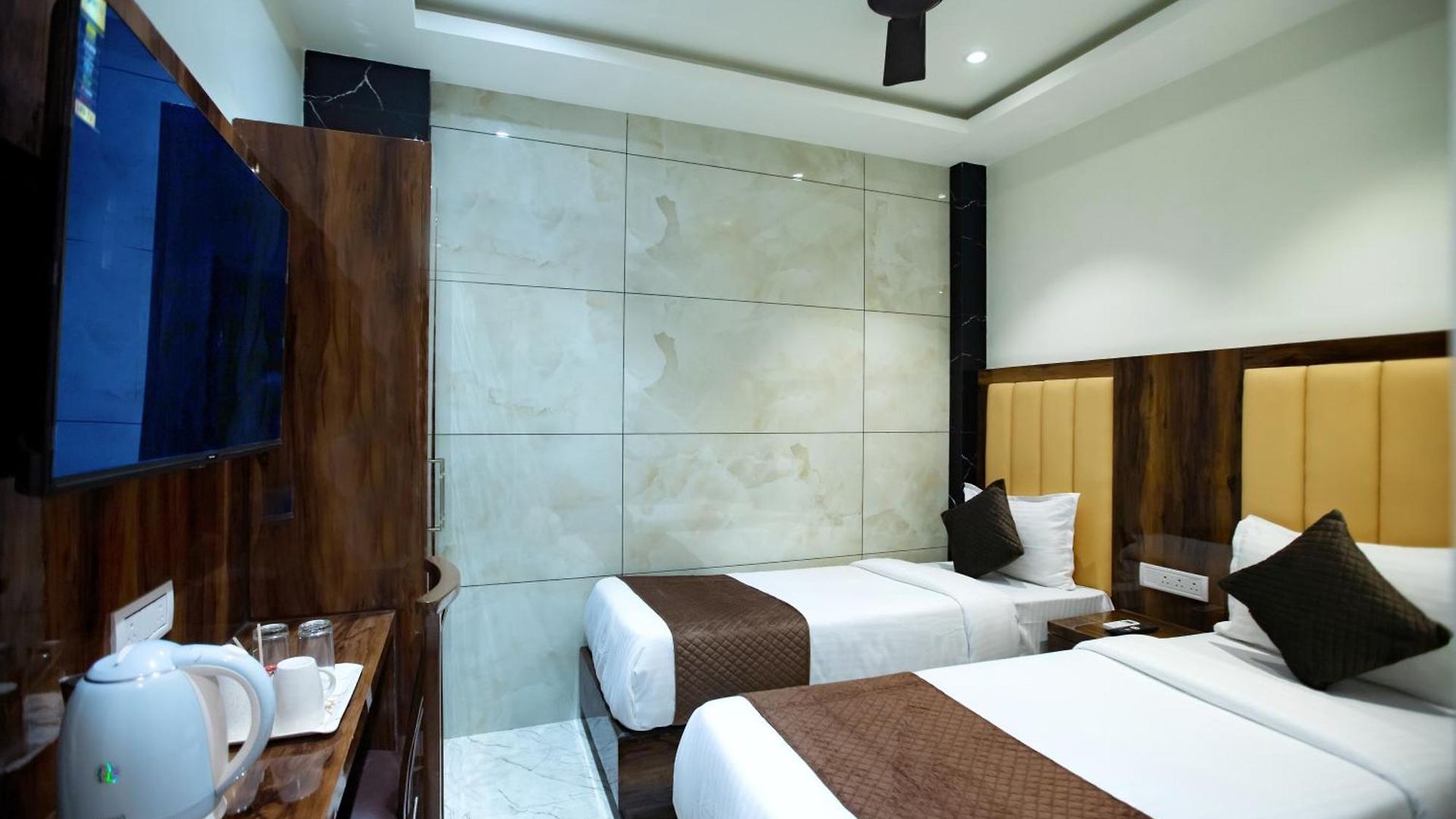 Hotel Brown Luxury Near Us Consulate Bkc