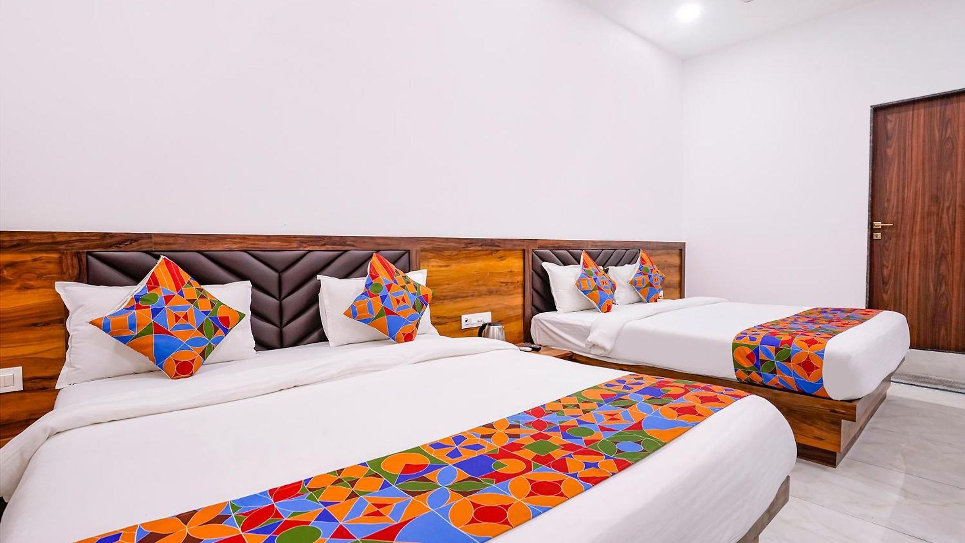 Hotel Fabhotel Elvis International