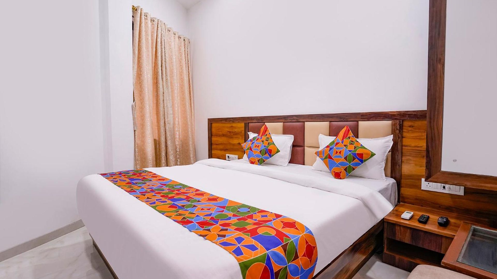 Fabhotel Elvis International 3*