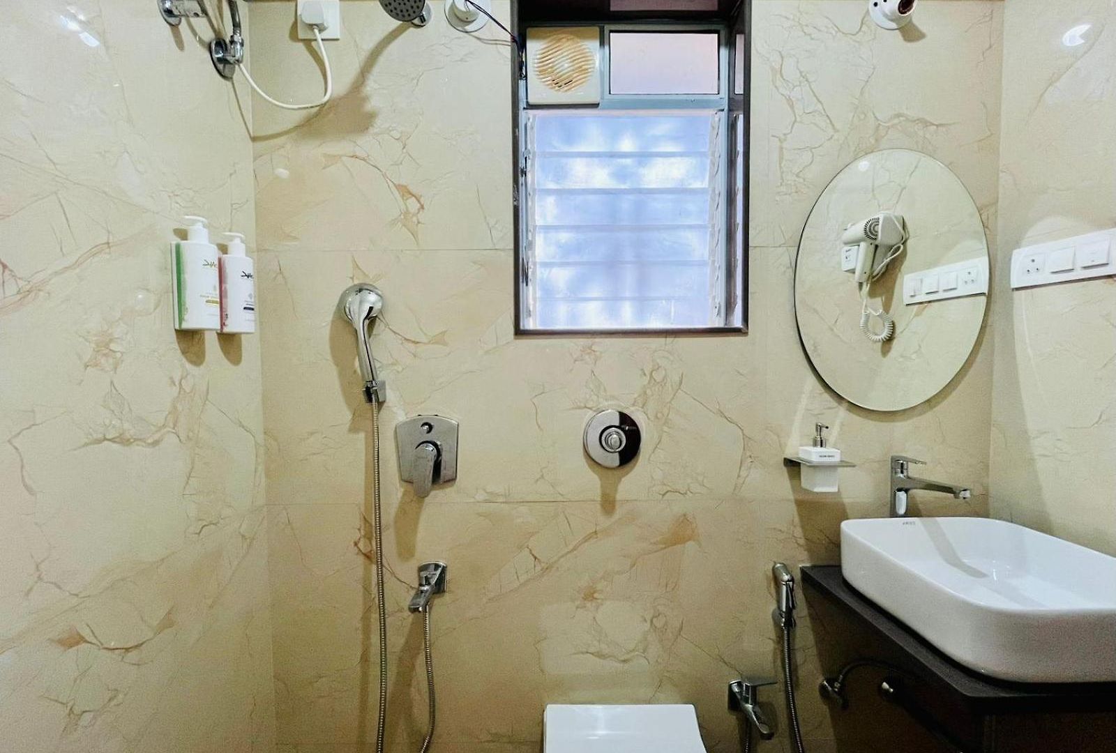 Hotel The - Malad West By Arch Hospitality Services 4*