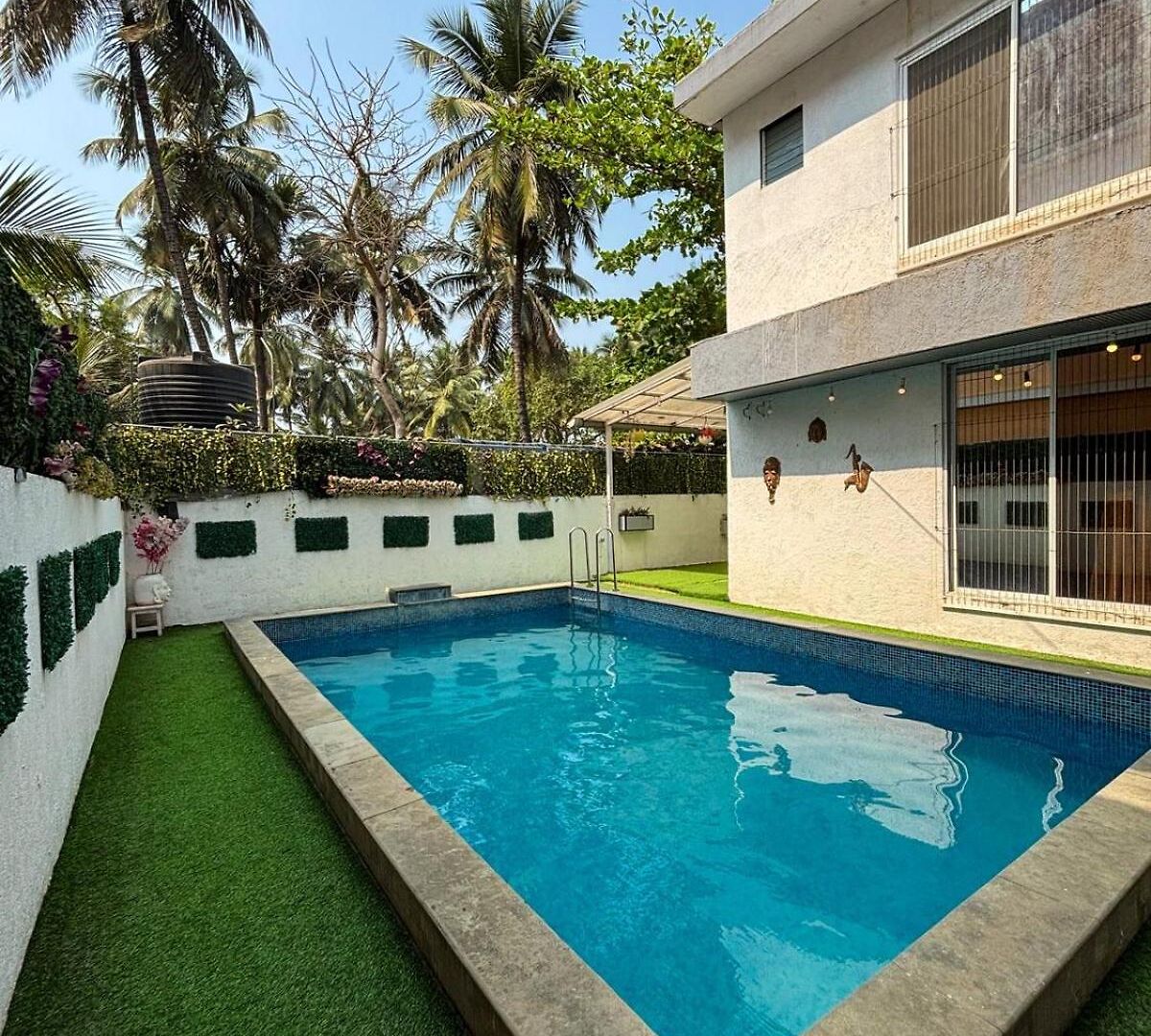 Glasshouse Luxury Villa, 4 Bed Private Pool Gorai