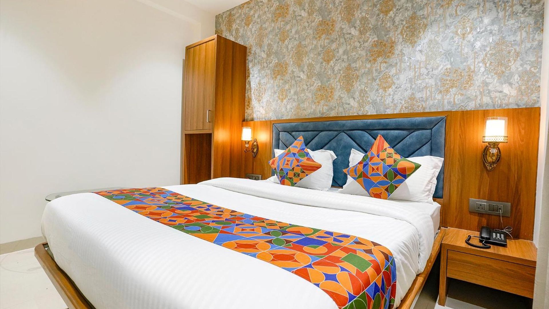 Hotel Fabhotel Status Residency