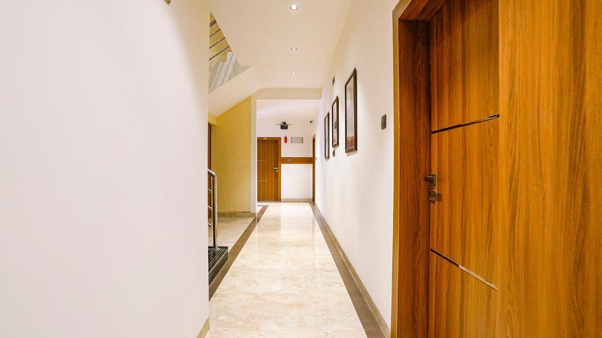 Hotel Fabhotel Status Residency