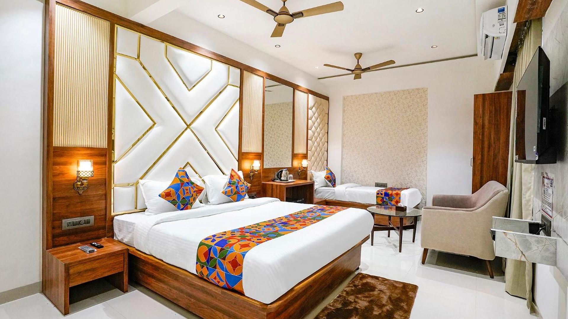 Fabhotel Status Residency Hotel 3*