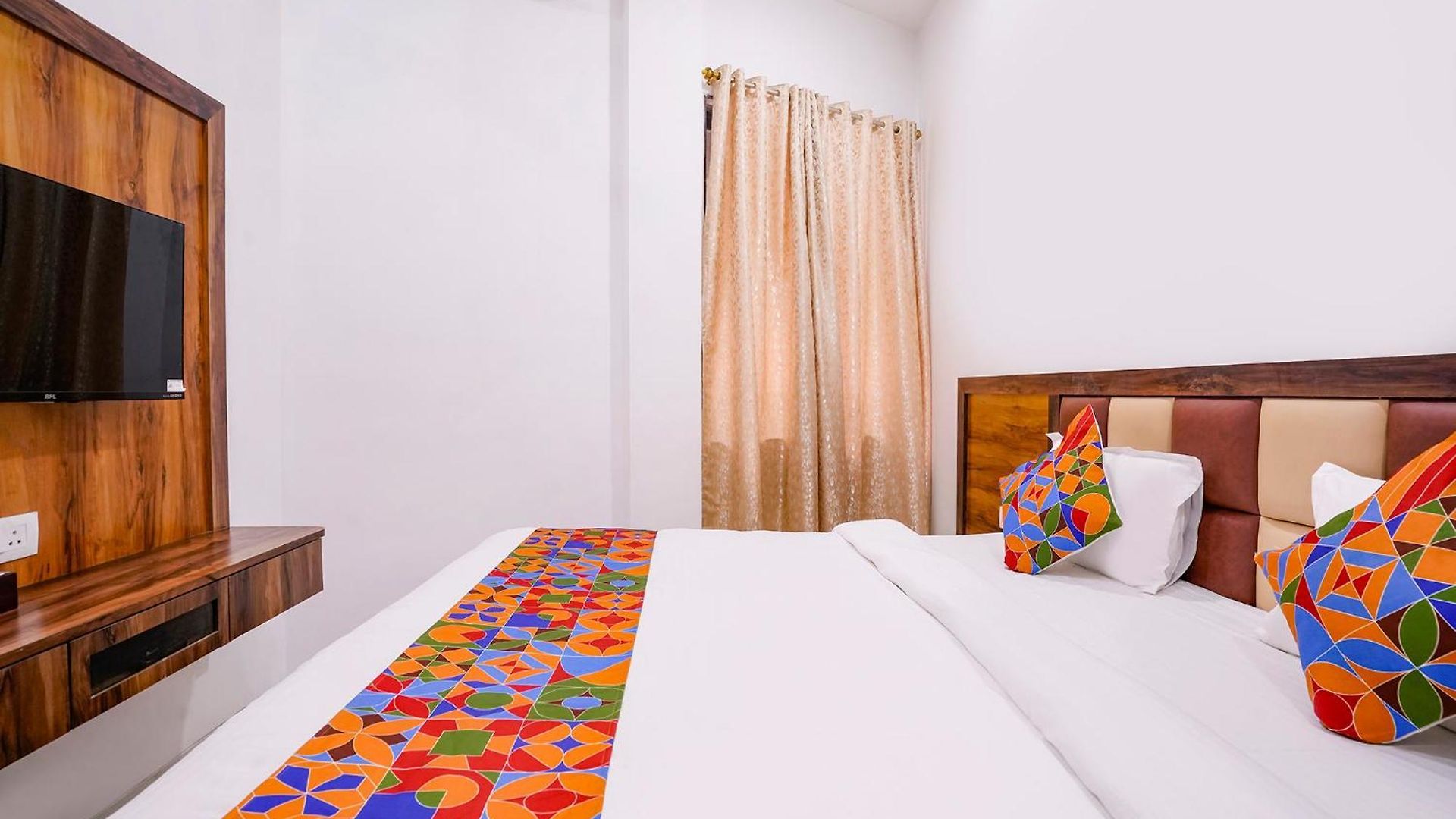 Fabhotel Elvis International 3*
