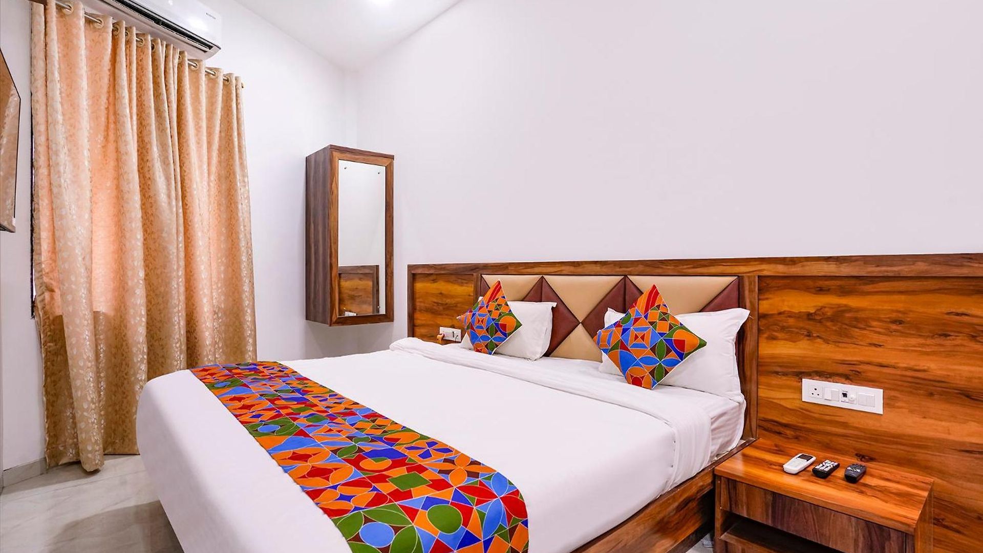 Hotel Fabhotel Elvis International 3*