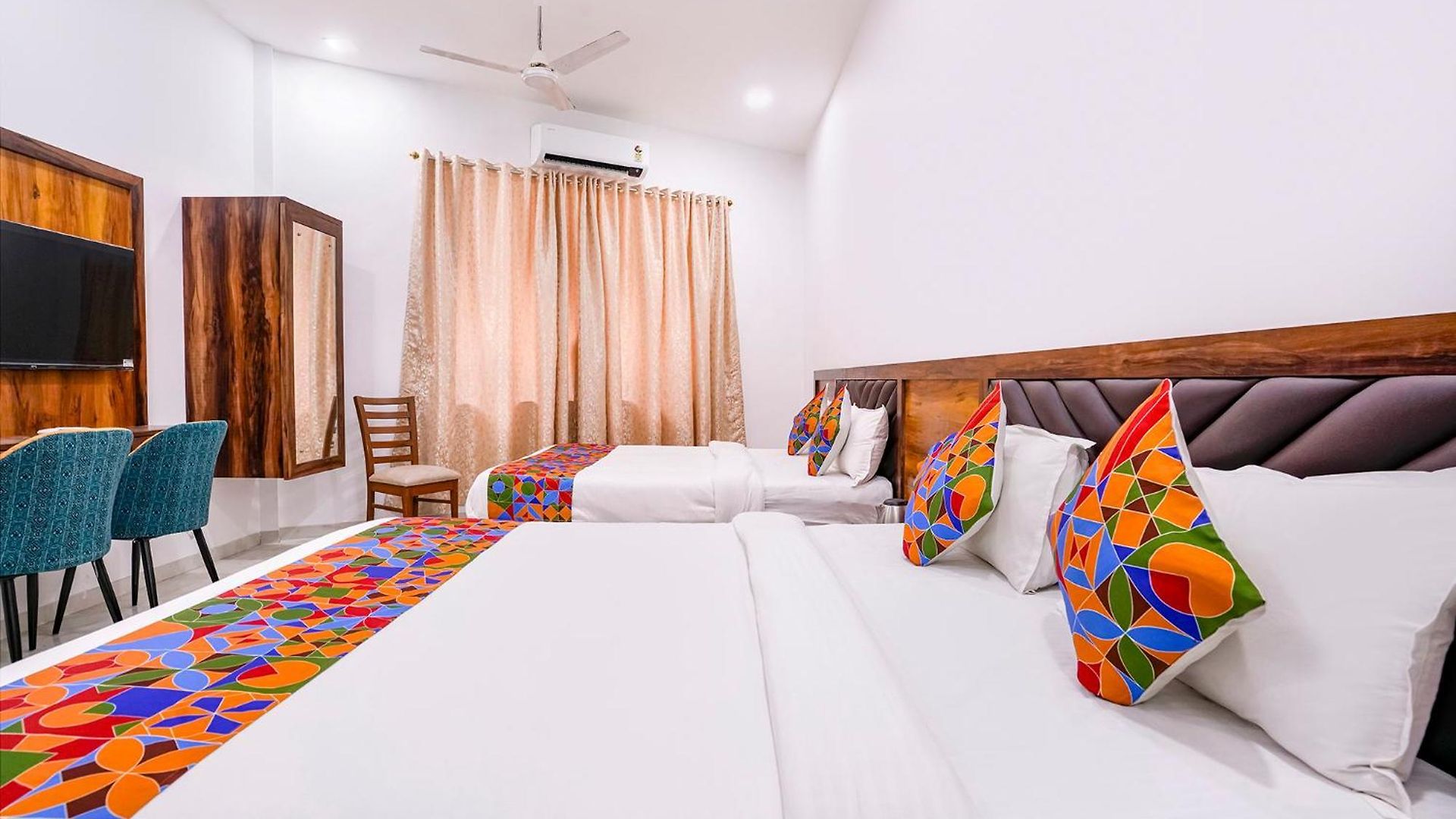 Hotel Fabhotel Elvis International