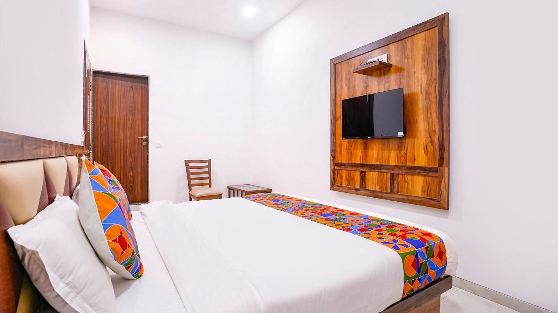 Fabhotel Elvis International 3*