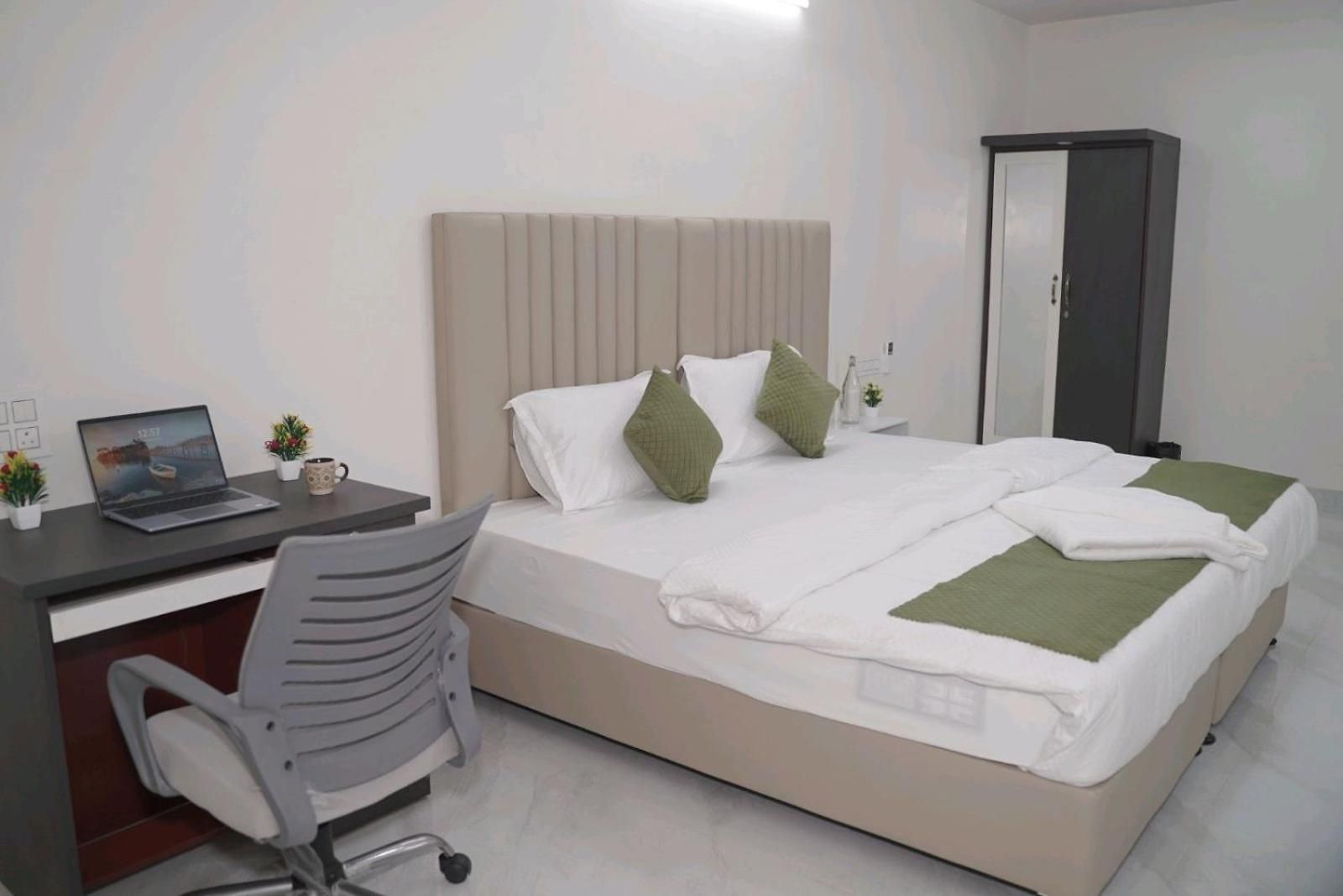Bed & Breakfast Abode Homes International Airport