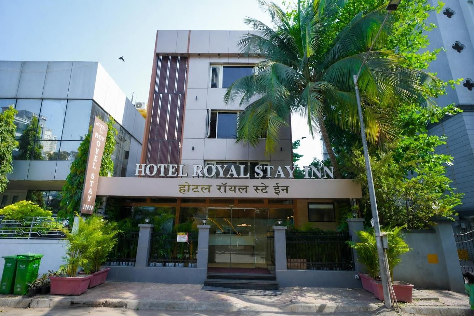 Hotel Royal Near Kokilaben Hospital
