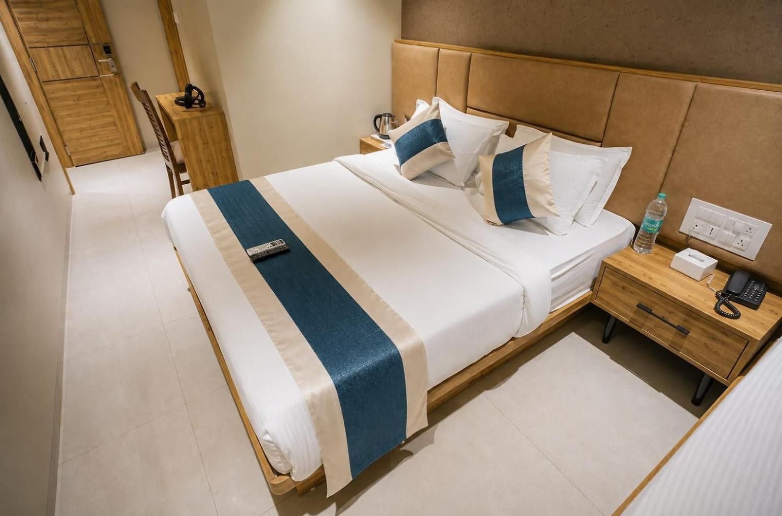 Hotel Royal Near Kokilaben Hospital Mumbai