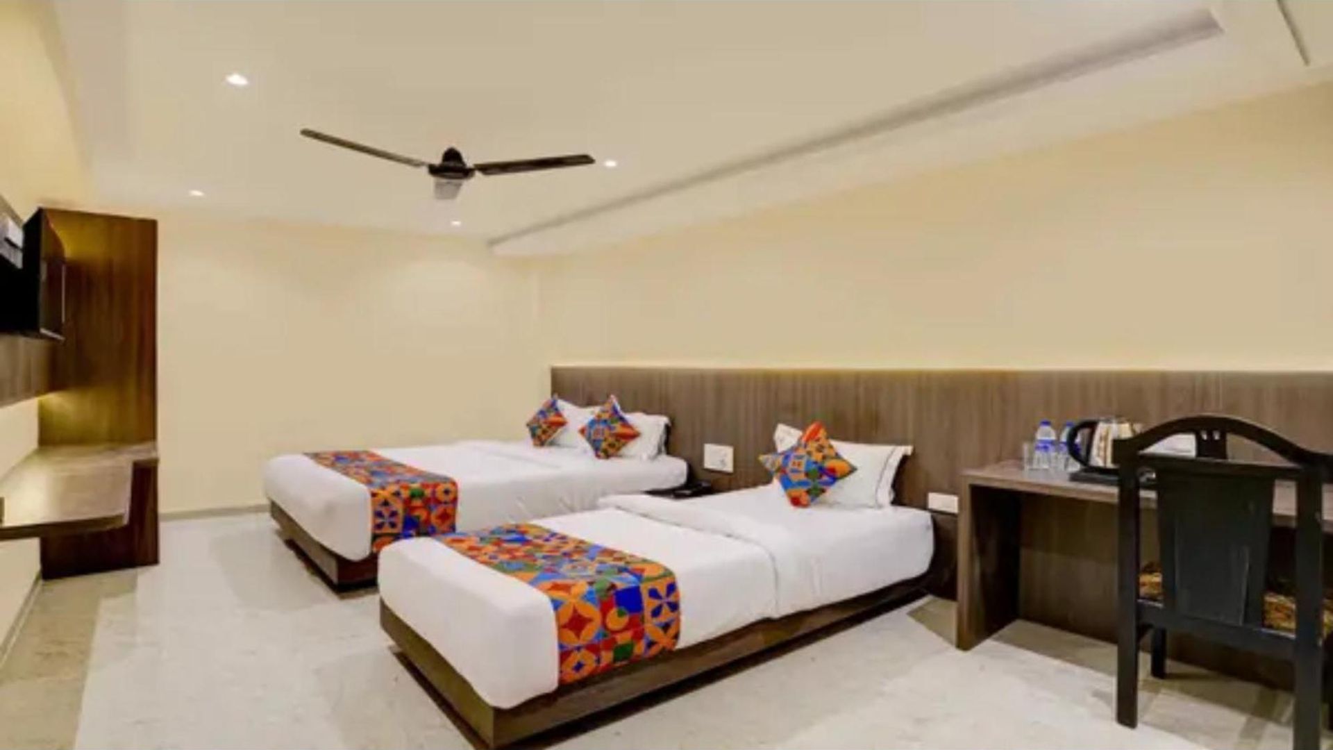 Fabhotel Casa Royal Residency 3*