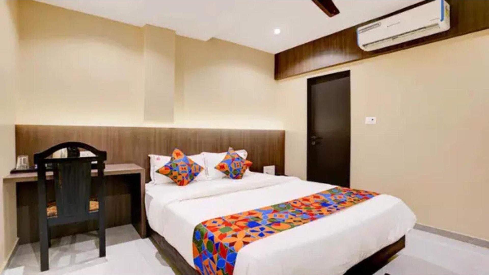 Hotel Fabhotel Casa Royal Residency