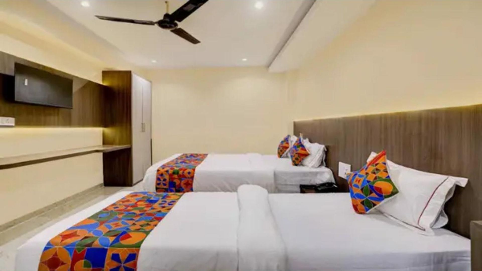Fabhotel Casa Royal Residency 3*