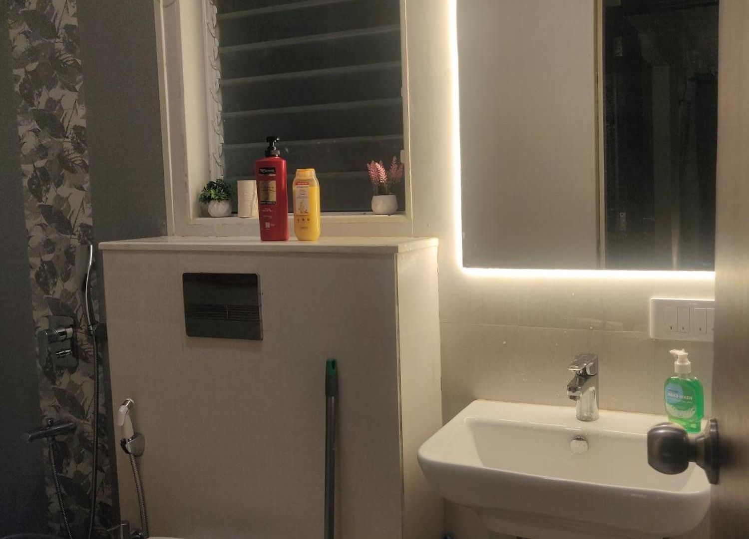2bhk Luxurious Near Bkc Hotel