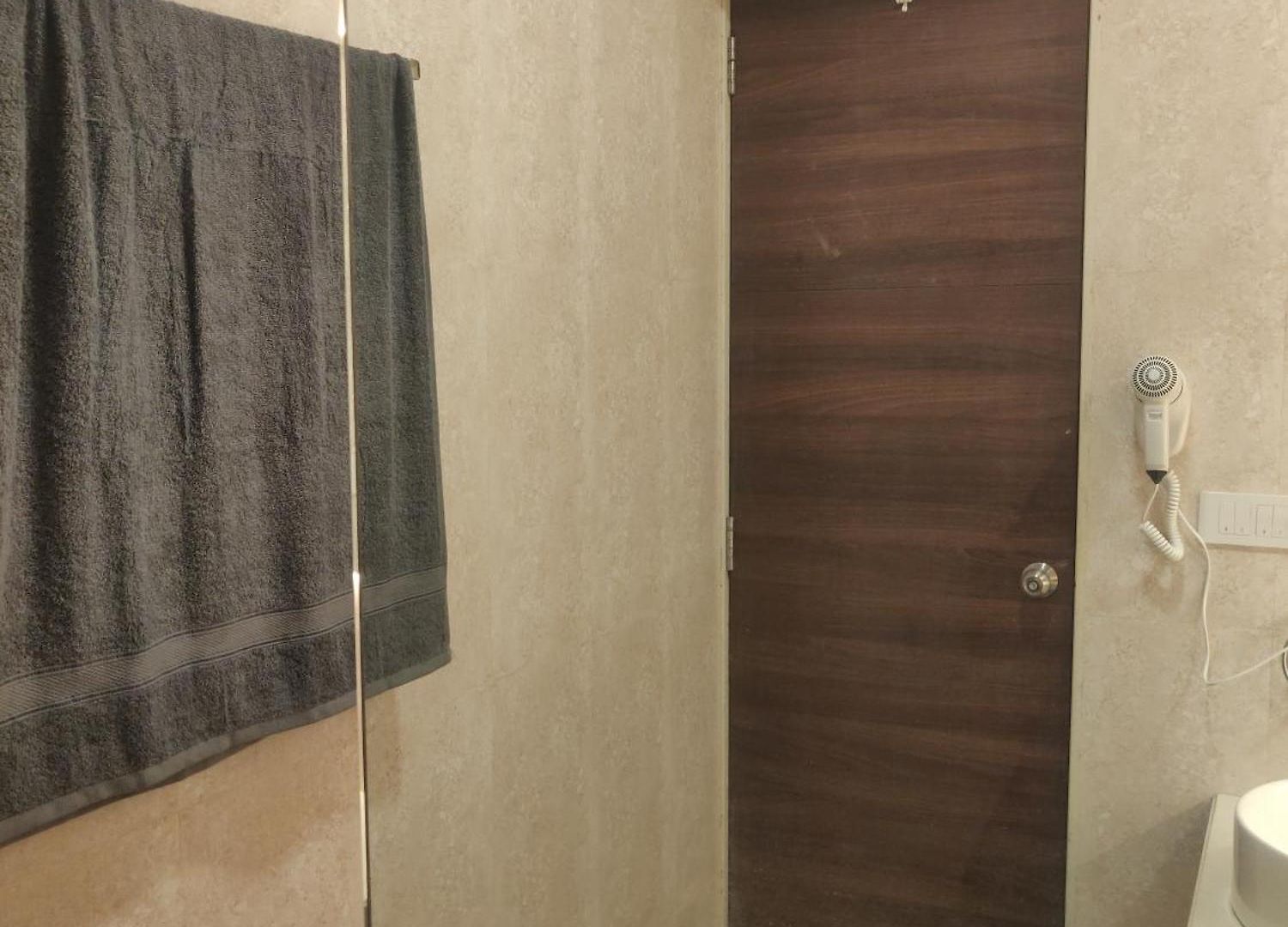 Hotel 2bhk Luxurious Near Bkc *