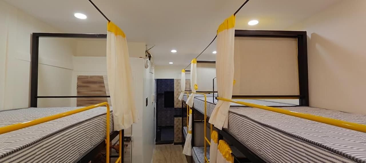 Hostel Zest 1059 - Santacuz Metro Station B1 Exit *