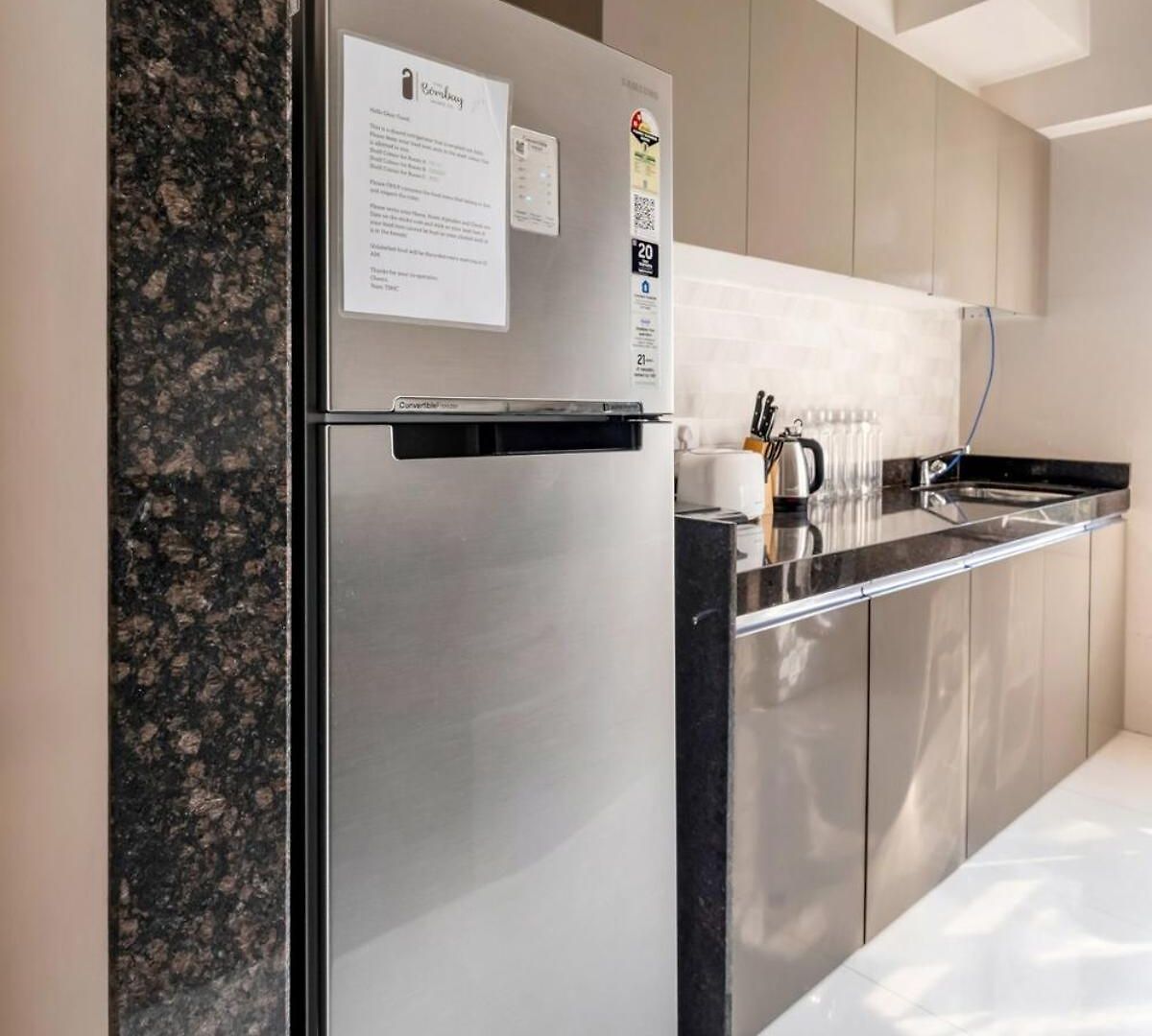 Zen B - Stylish Private In Shared 3bhk
