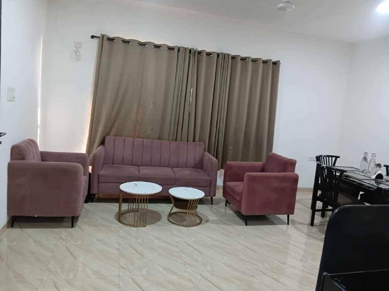 Bed & Breakfast Abode Homes Service Prabhadevi *