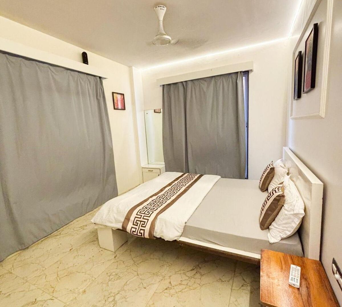 Glasshouse Luxury Villa, 4 Bed Private Pool Gorai *