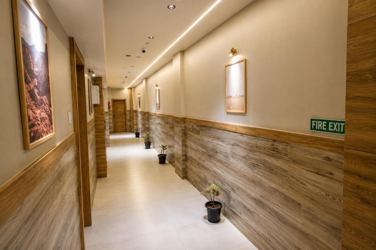 Hotel Royal Near Kokilaben Hospital 3*