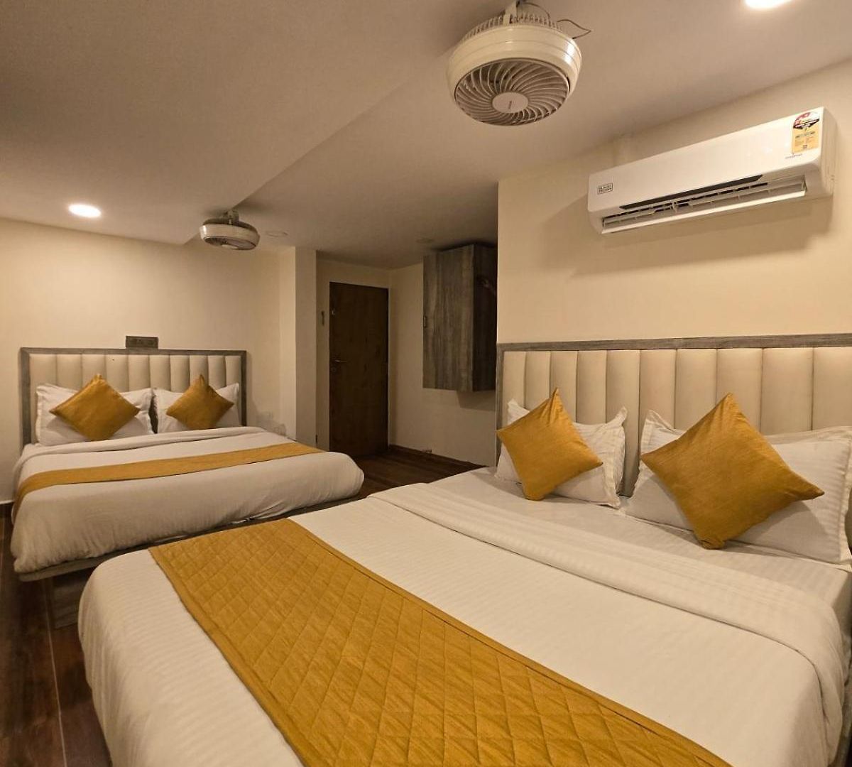 Royce Bkc - Near Jio Convention Centre And Us Consulate