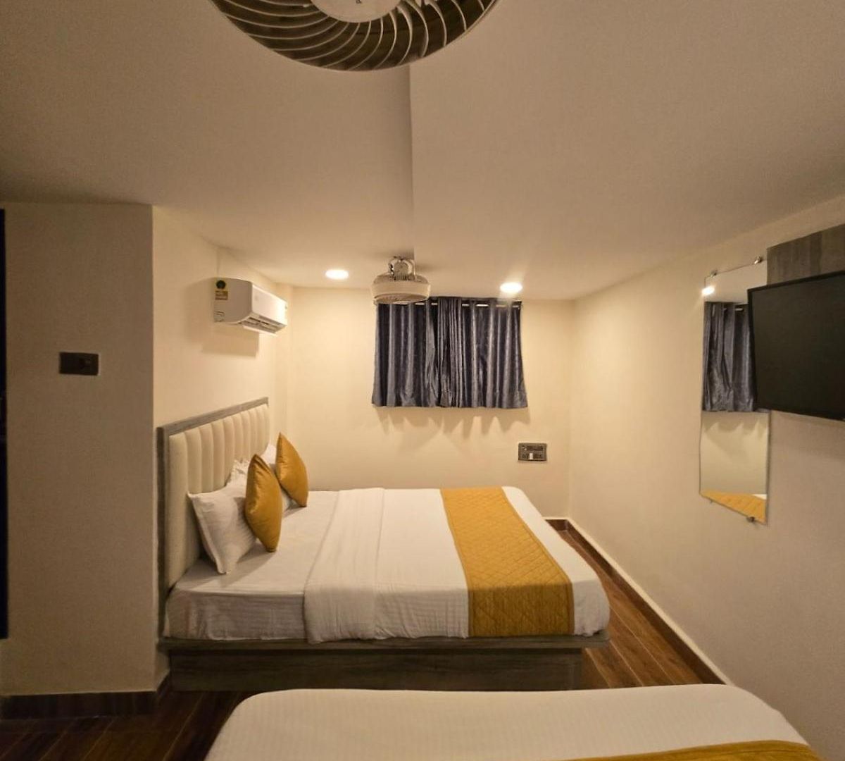 Hotel Royce Bkc - Near Jio Convention Centre And Us Consulate 3*