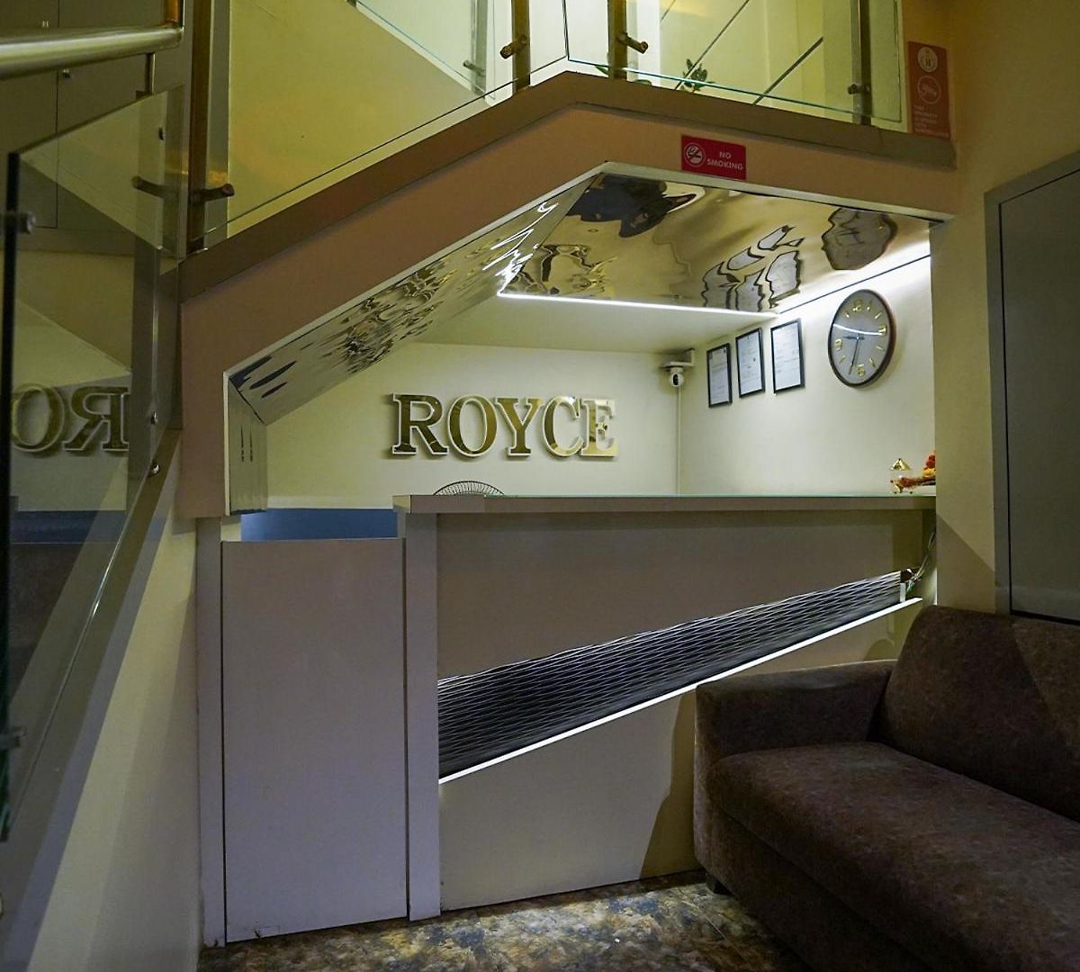 Royce By Glitz-nxt To Visa Consulate & Kurla Station Mumbai