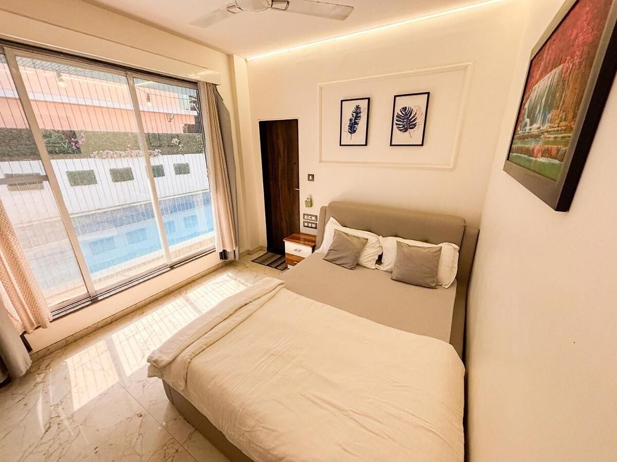 Glasshouse Luxury Villa, 4 Bed Private Pool Gorai *
