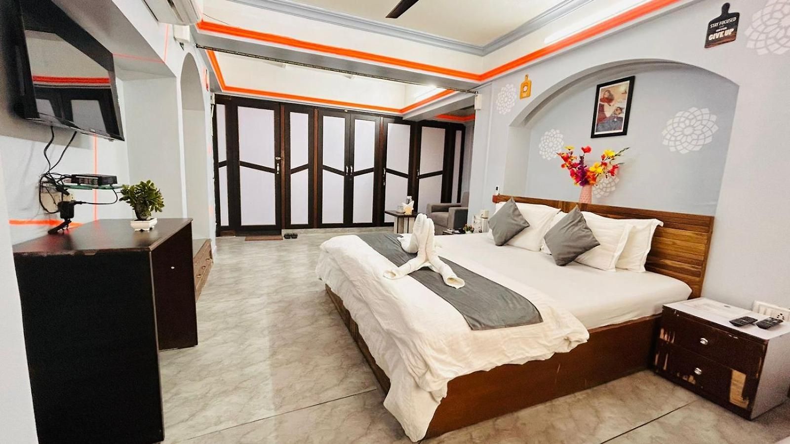 Kalpataru Hometel Bed & Breakfast Mumbai