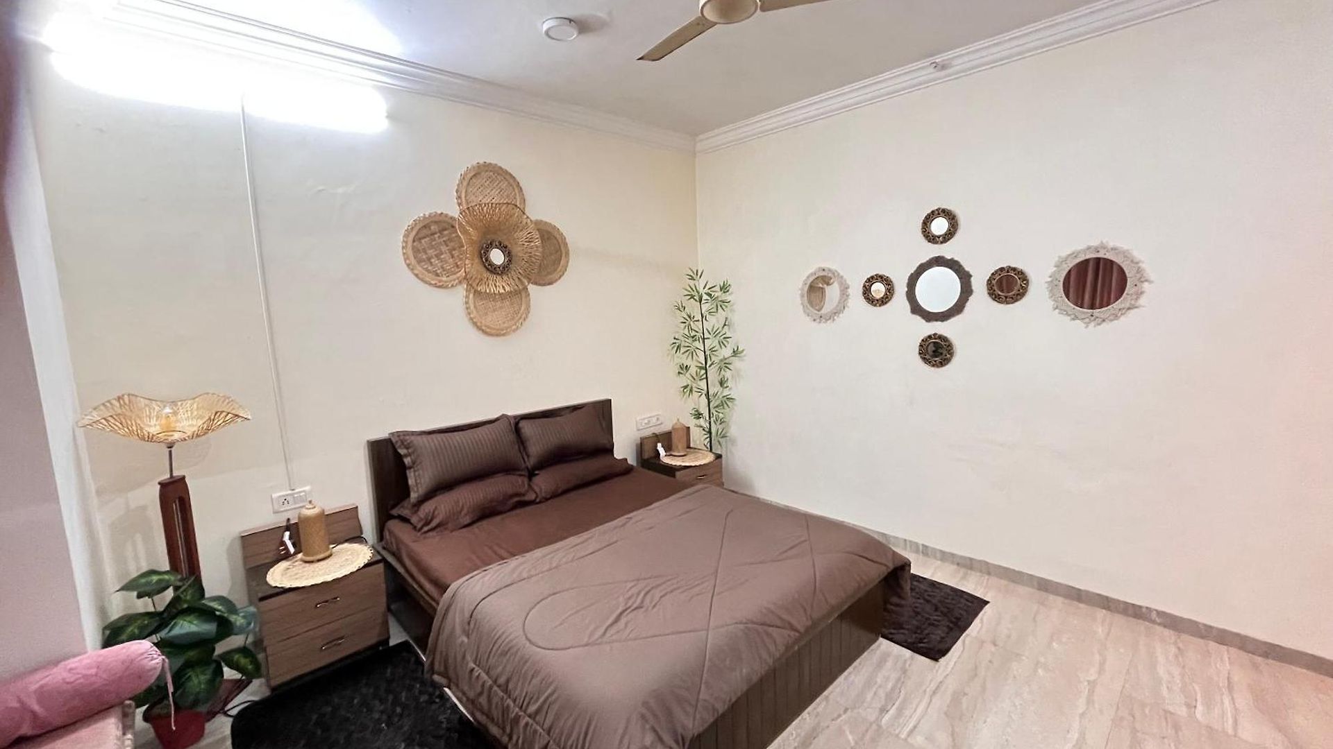 Cozy Private In Shared Of Royal Palms Homestay