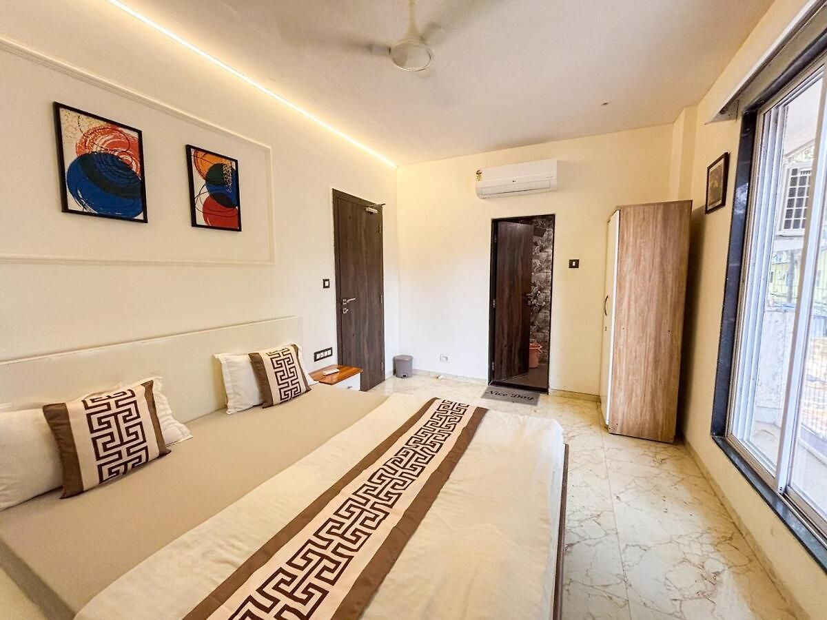 Glasshouse Luxury Villa, 4 Bed Private Pool Gorai Villa