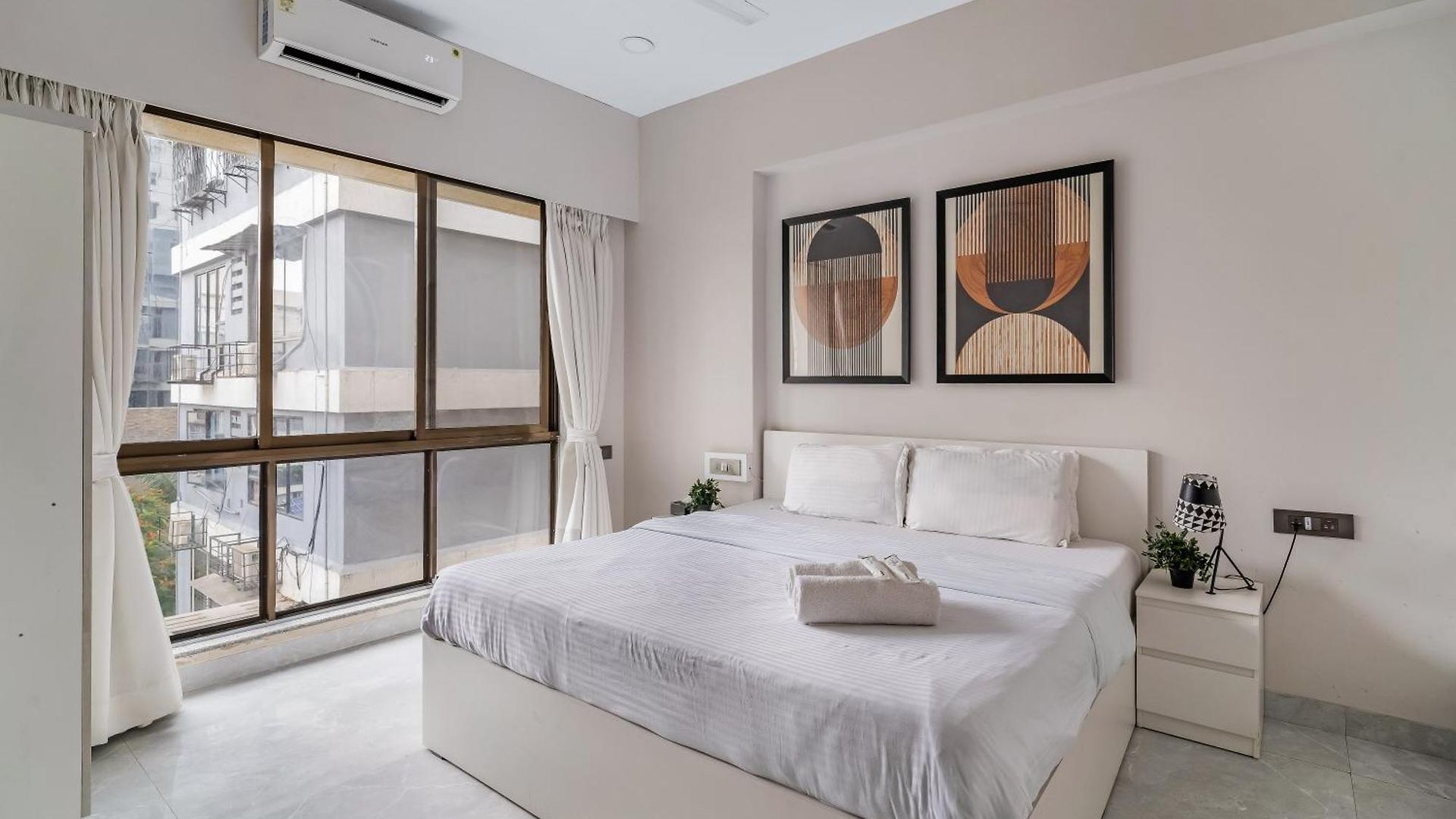 Ganga Jamuna Shared In A Private 3bhk In Bandra West By Squareone Homestay *