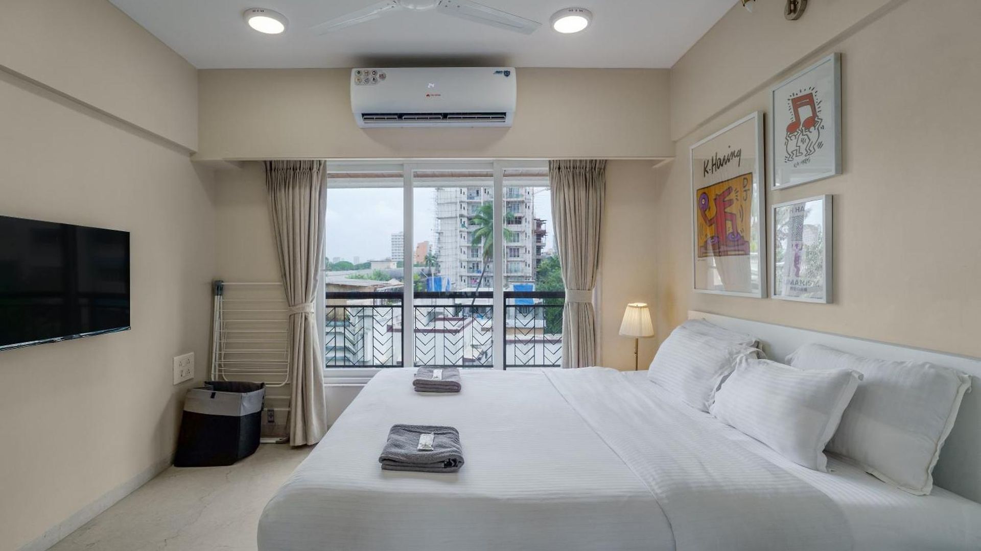 Zen B - Stylish Private In Shared 3bhk * Mumbai