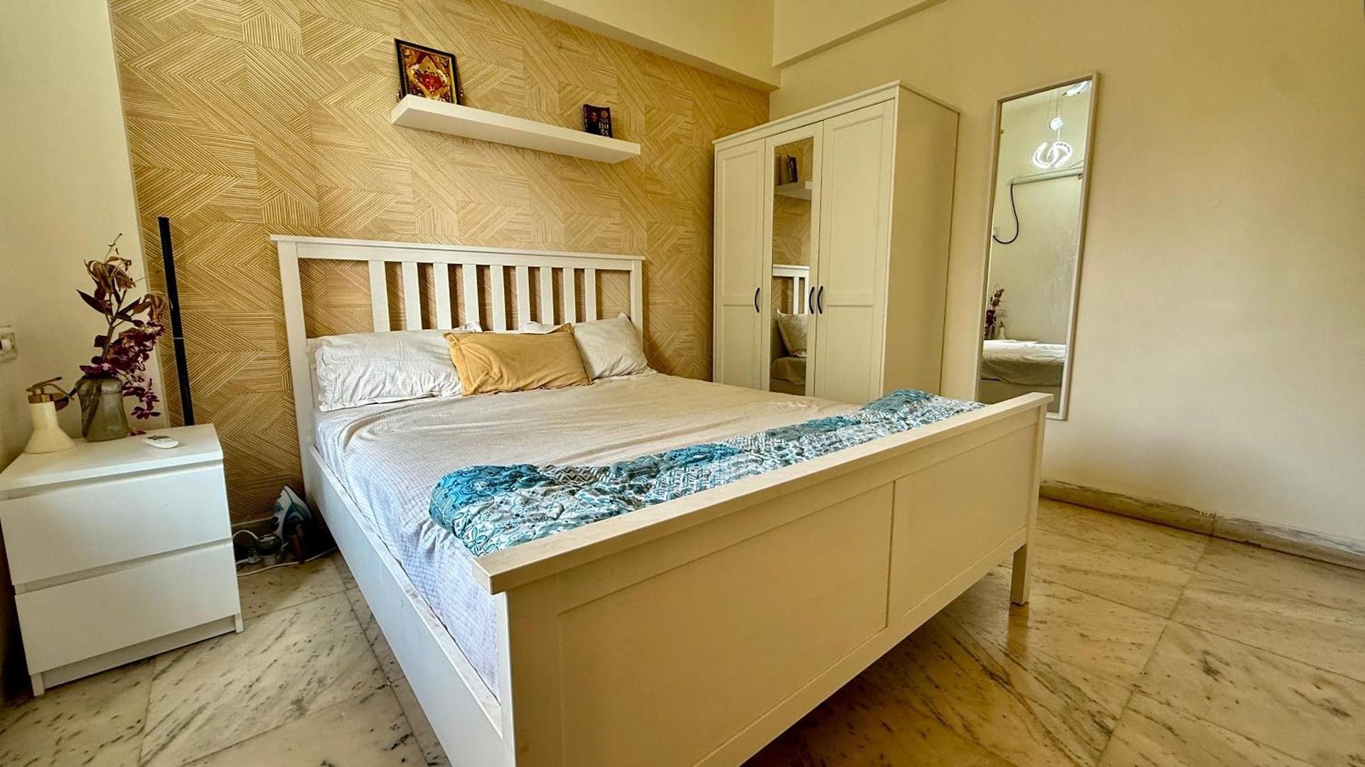 Sea View Private Near Mannat, Bandra * Mumbai