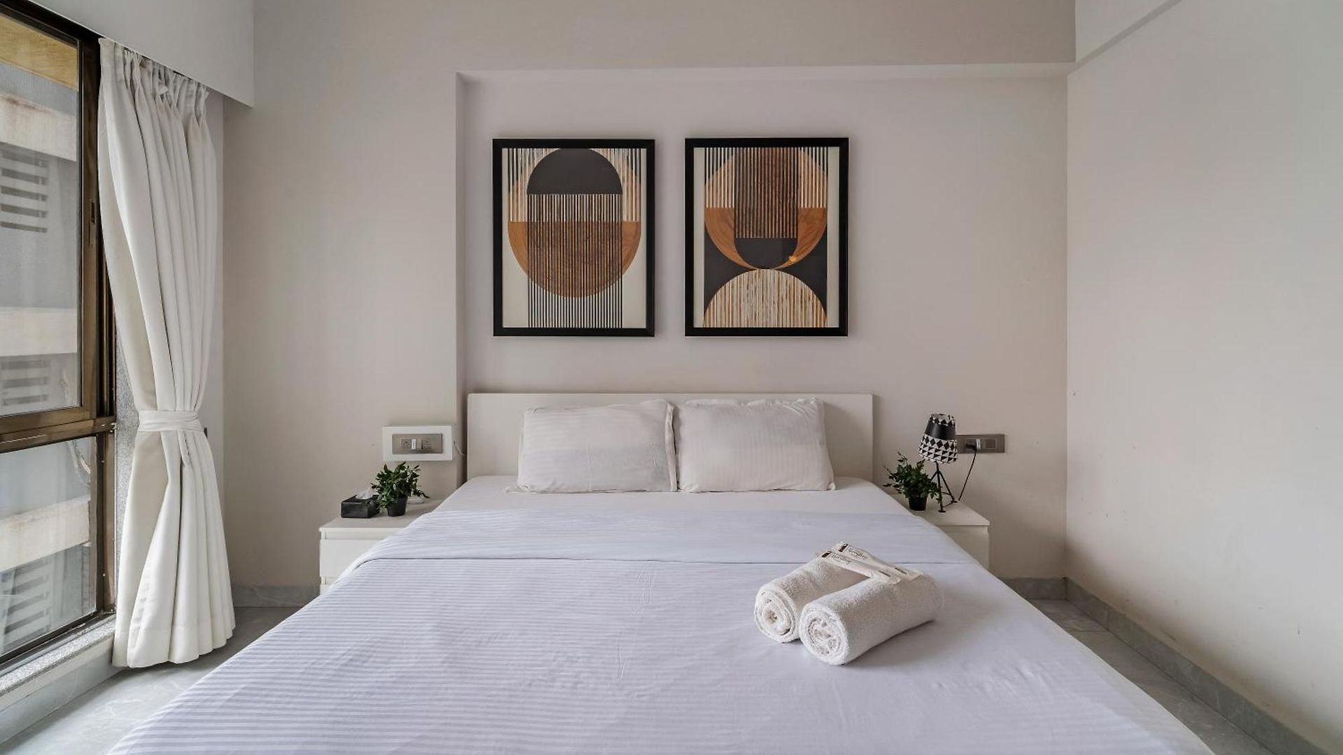 Ganga Jamuna Shared In A Private 3bhk In Bandra West By Squareone Homestay *