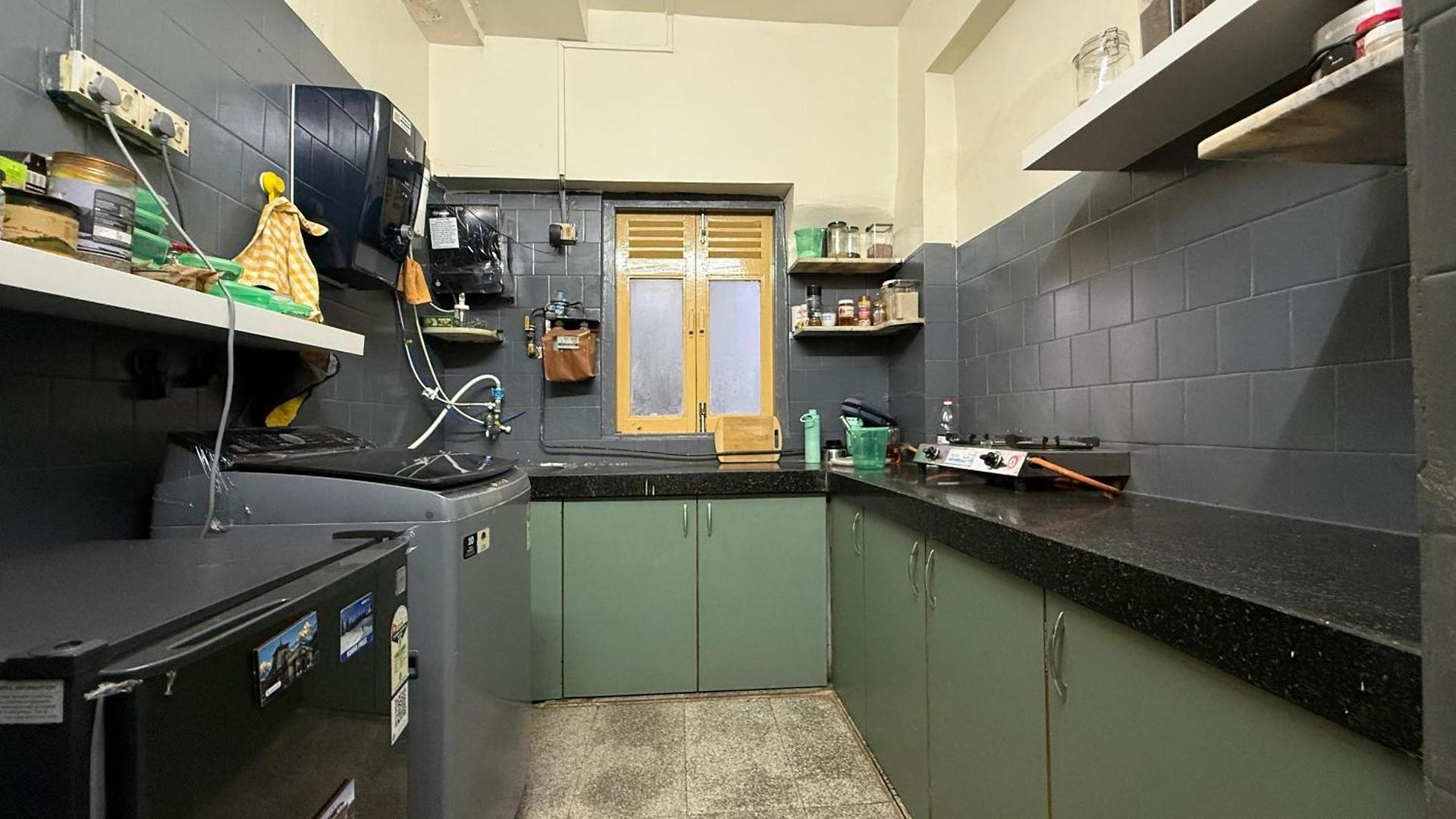 Guest house Sea View Private Near Mannat, Bandra Mumbai