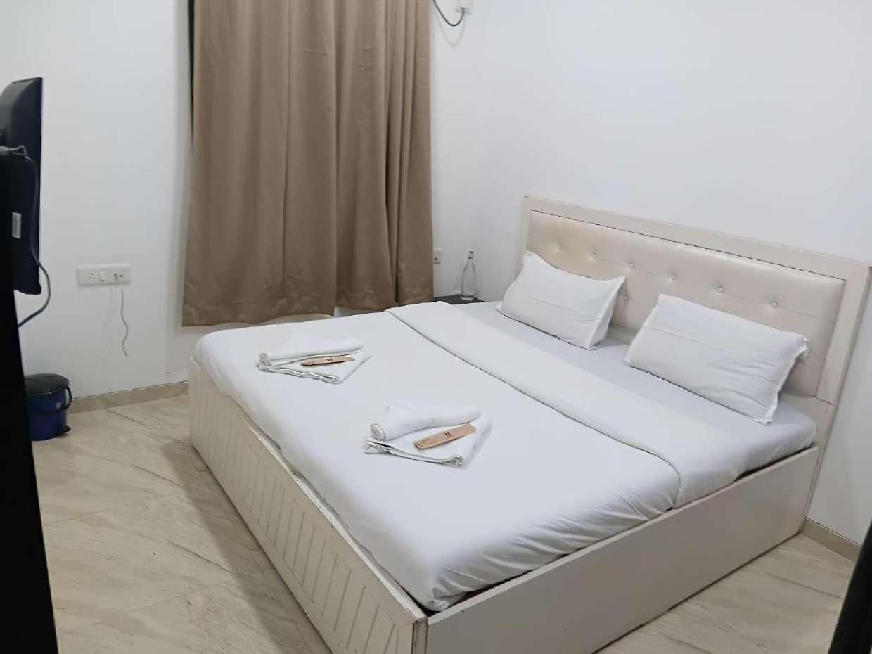 Bed & Breakfast Abode Homes Service Prabhadevi