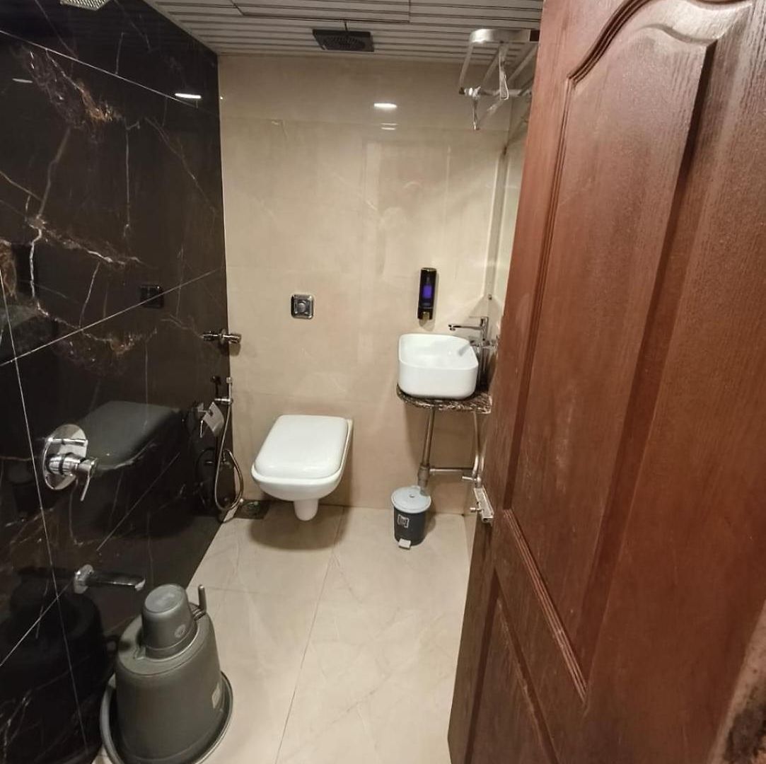 Hostel Ifza Residency Near Bkc