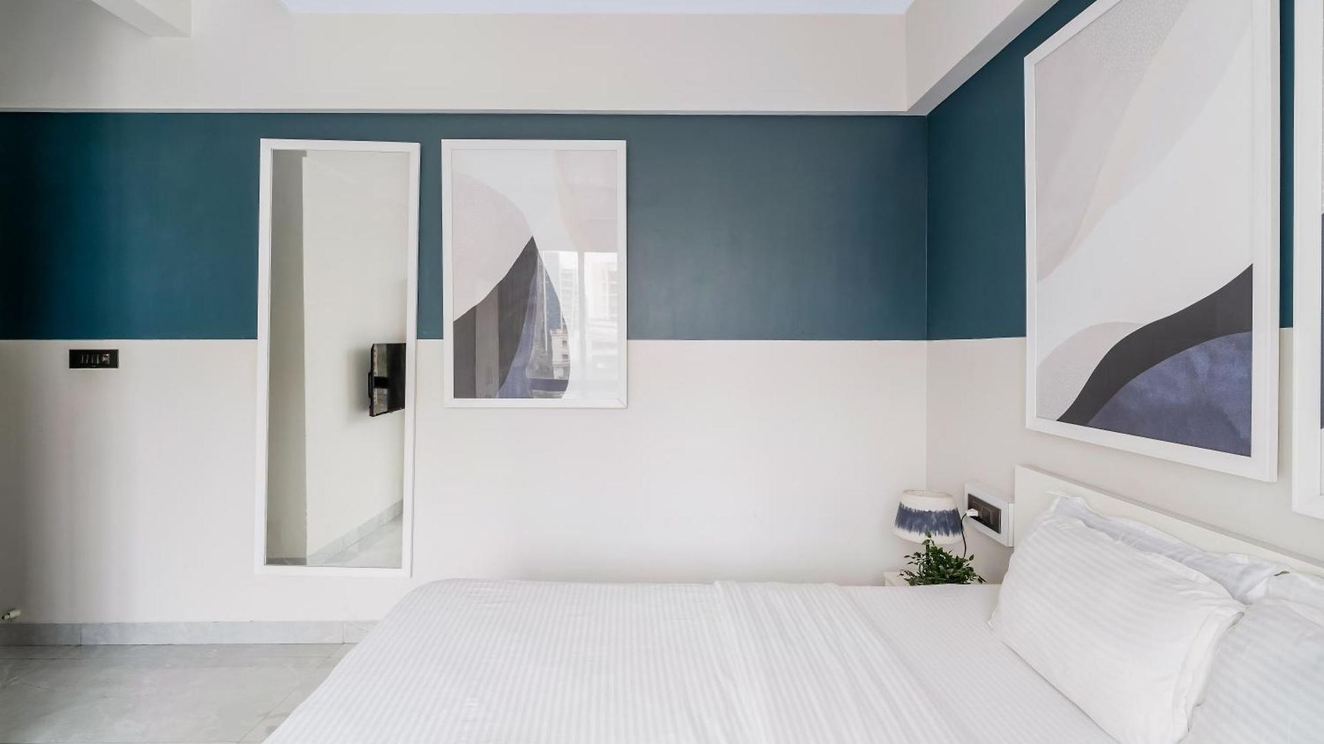 Ganga Jamuna Shared In A Private 3bhk In Bandra West By Squareone * Mumbai