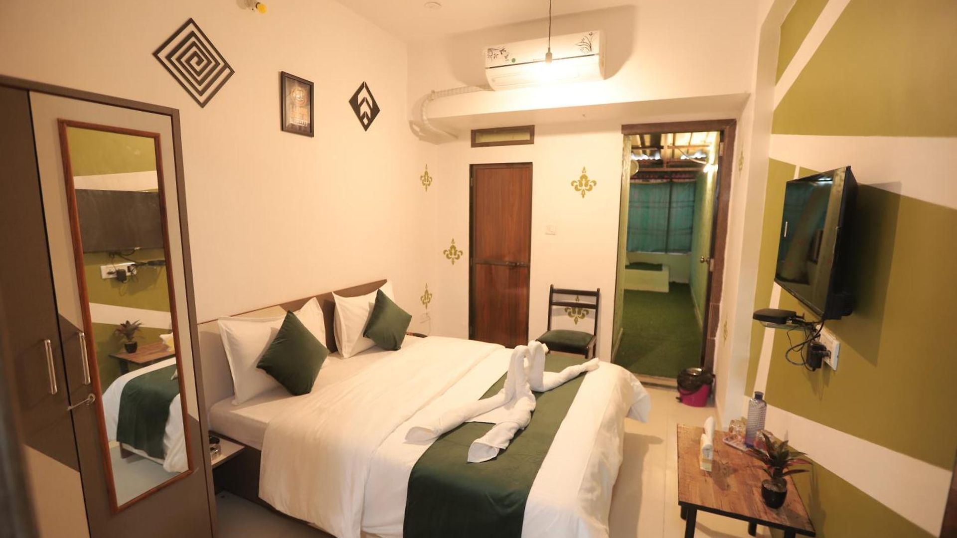 Bed & Breakfast Dev Shelters Goregaon West Surya Bangalow