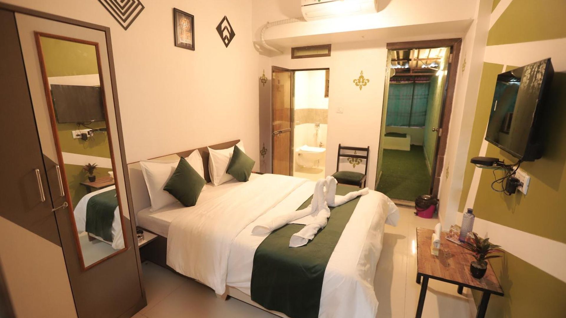 Dev Shelters Goregaon West Surya Bangalow * Mumbai