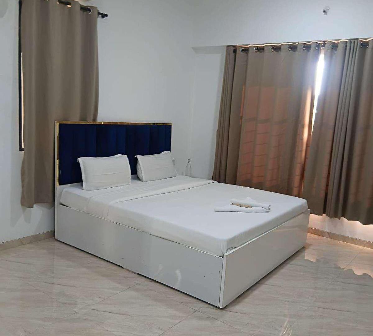Bed & Breakfast Abode Homes Service Prabhadevi *