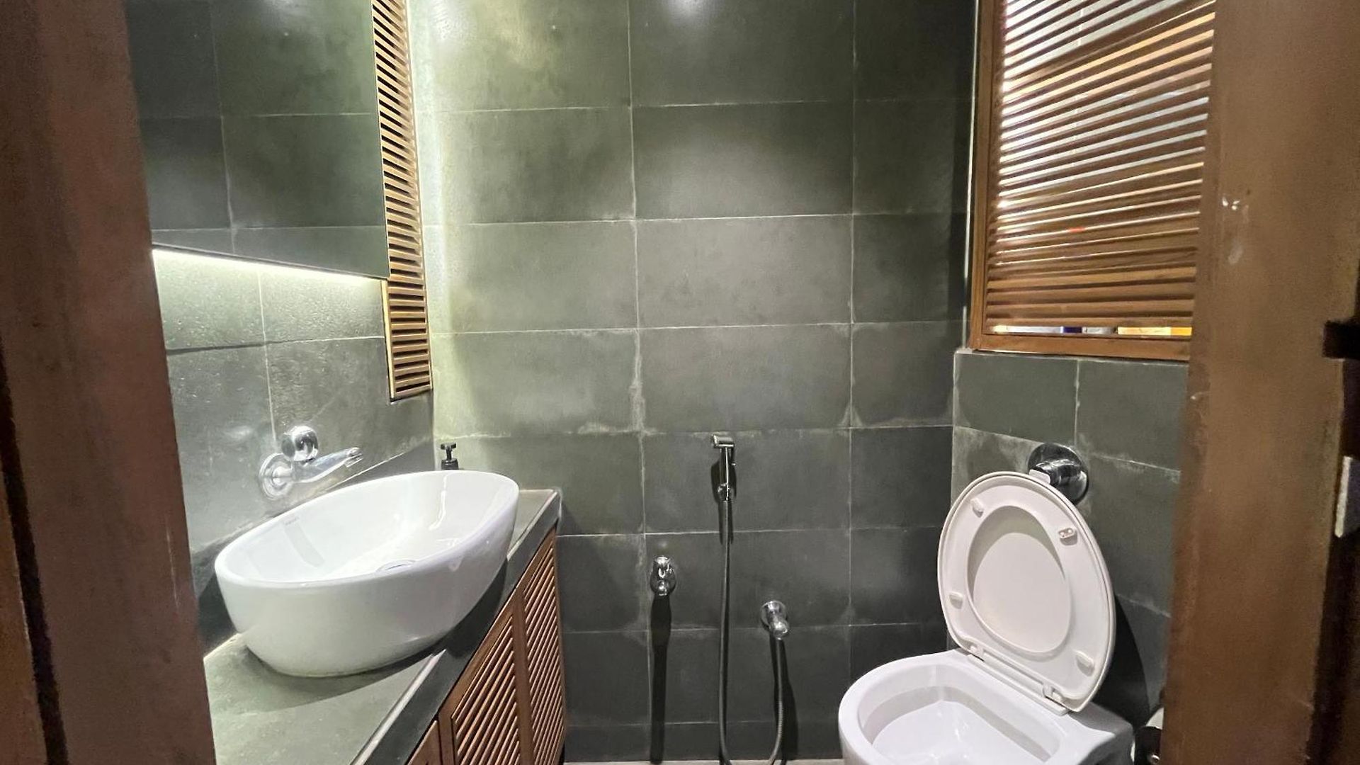 Pali House-bandra Guest house