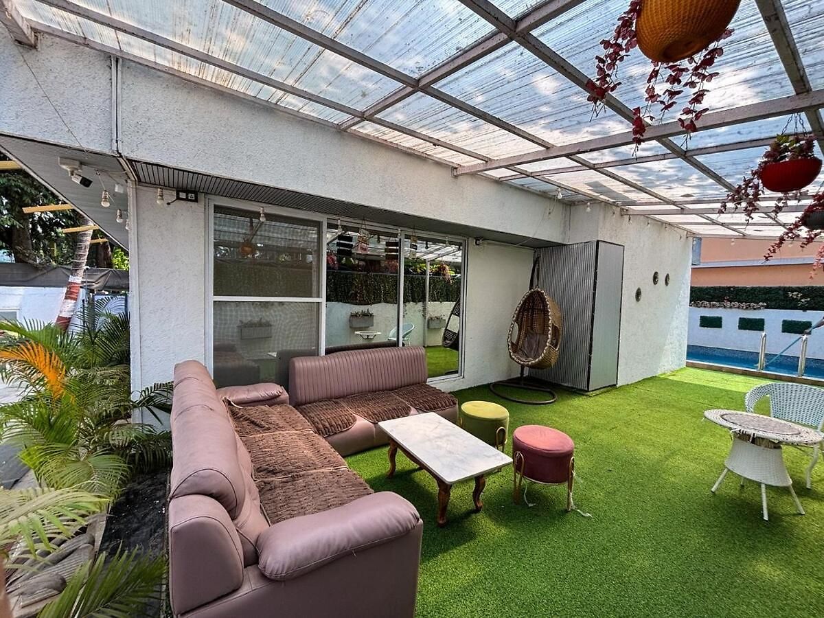 Glasshouse Luxury Villa, 4 Bed Private Pool Gorai Villa *