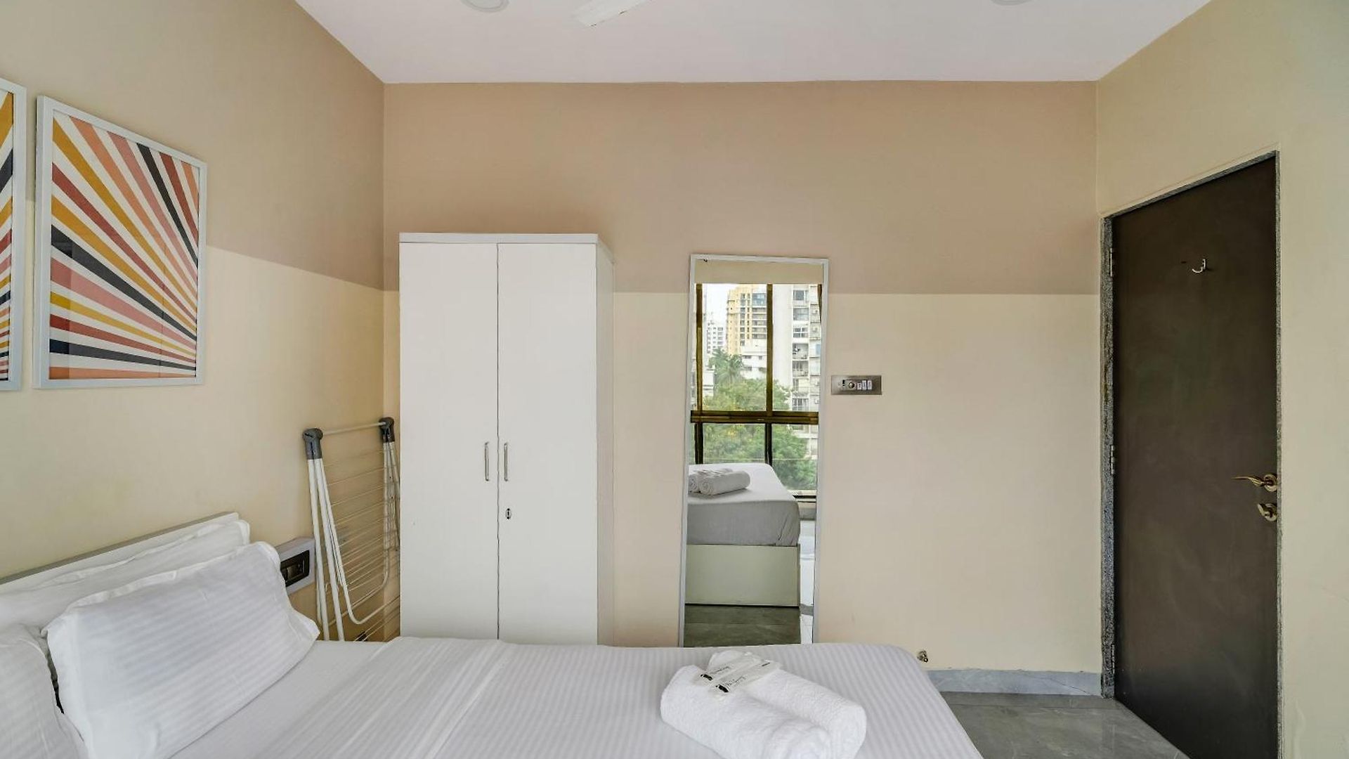 Ganga Jamuna Shared In A Private 3bhk In Bandra West By Squareone * Mumbai