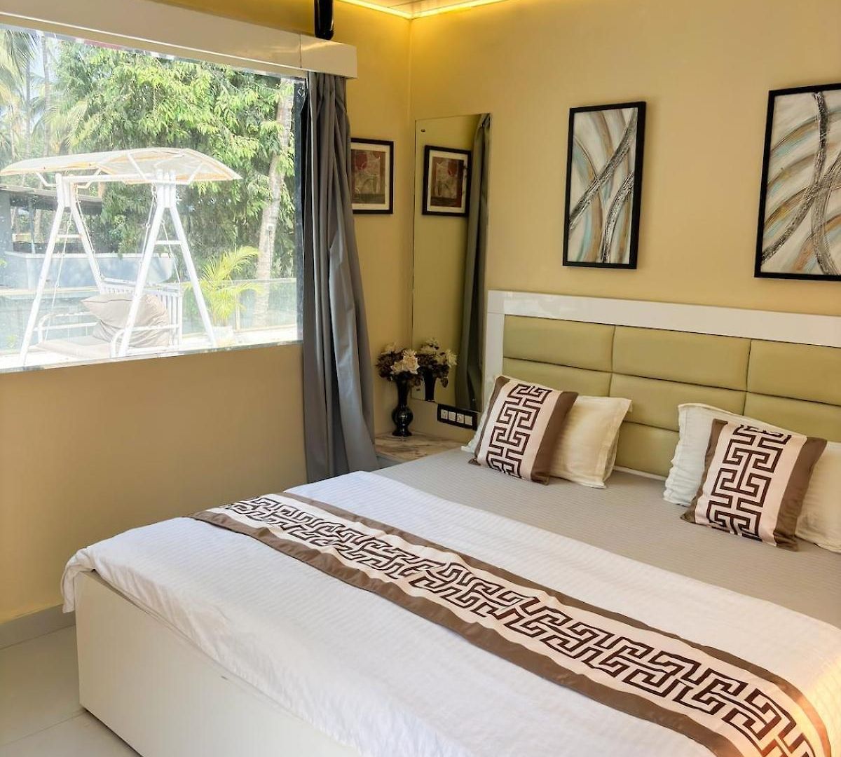 Glasshouse Luxury Villa, 4 Bed Private Pool Gorai Villa