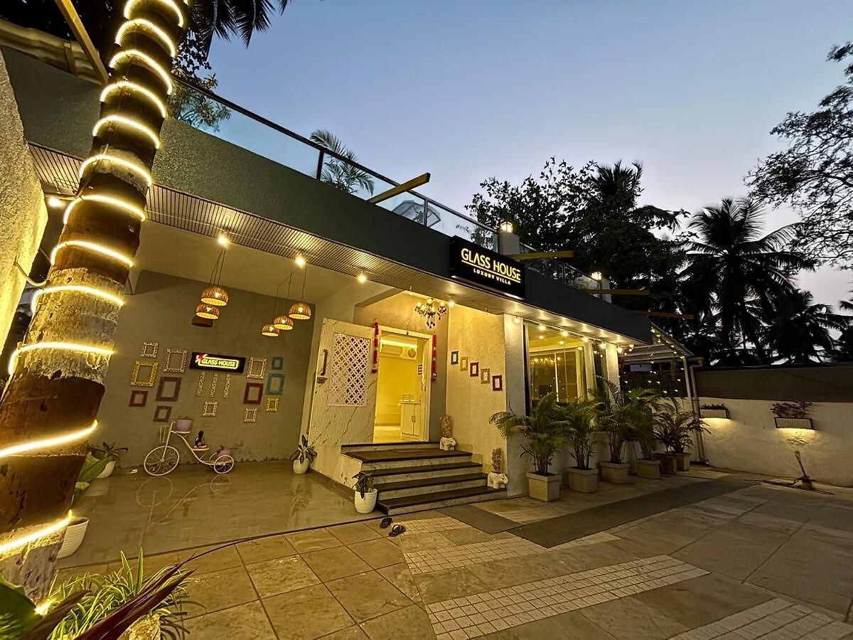 Glasshouse Luxury Villa, 4 Bed Private Pool Gorai